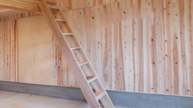 ロフトはしご 木造ガレージ 構造体あらわし　 階段
